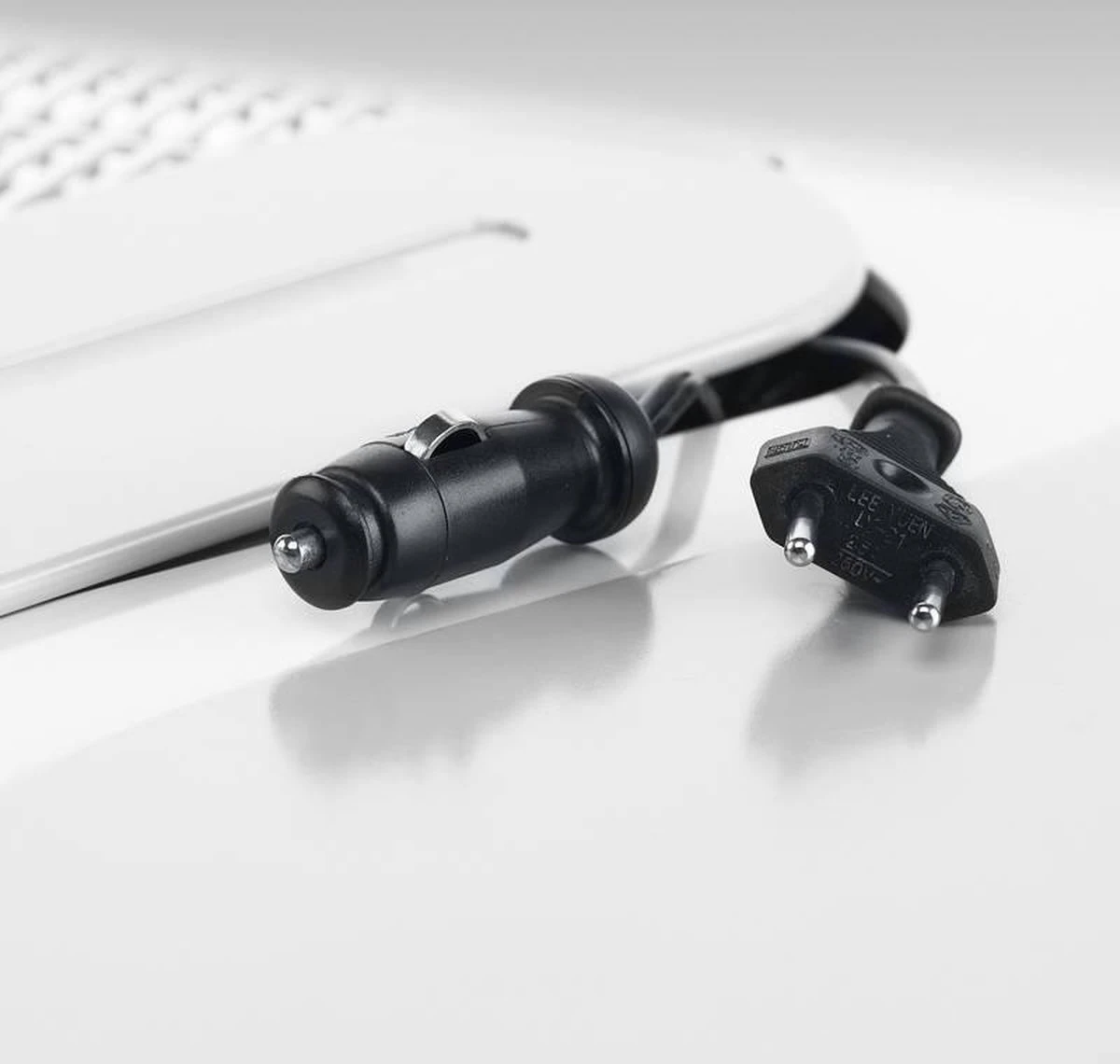 Mobicool MQ40W Thermo-elektrische Koelbox - 39 Liter - 12V / 230V - Blauw 6 Mobicool MQ40W Thermo-elektrische Koelbox - 39 Liter - 12V / 230V - Blauw - Afbeelding 4