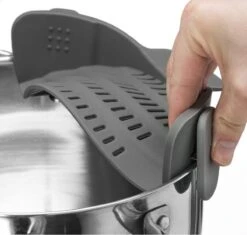 SensaHome- Siliconen Vergiet - Keuken Afgietdeksel - Afgiethulp - Siliconen - BPA Vrij - Grijs -Buitenkampeer Winkel 1200x1144 2