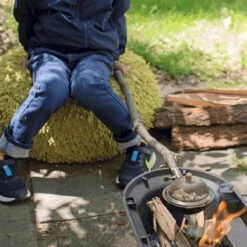 Kikkerland Huckleberry Popcorn Maker - Maak Je Eigen Popcorn - Popcornpan - Kampvuur - Buitenspeelgoed - Buitenspelen - Kamperen -Buitenkampeer Winkel 1200x1200 1146