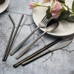 House Of Husk Reisbestek - Reis Bestekset - Chopsticks - Metalen Rietjes Met Borstel - Lepel - Vaatwasserbestendig - RVS - 7 Delig - Zwart -Buitenkampeer Winkel 1200x1200 1152