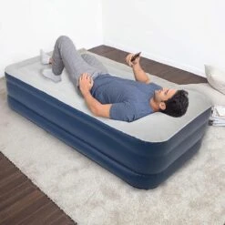 LifeGoods Luchtbed - 1 Persoons - Met Ingebouwde Pomp - Incl. Draagtas En Reparatiekit -Buitenkampeer Winkel 1200x1200 346