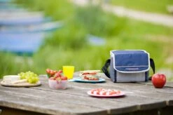 Campingaz Fold 'n Cool Koeltas - 5 Liter - Blauw/grijs 8 Campingaz Fold 'n Cool Koeltas - 5 Liter - Blauw/grijs -Buitenkampeer Winkel 1200x798 6